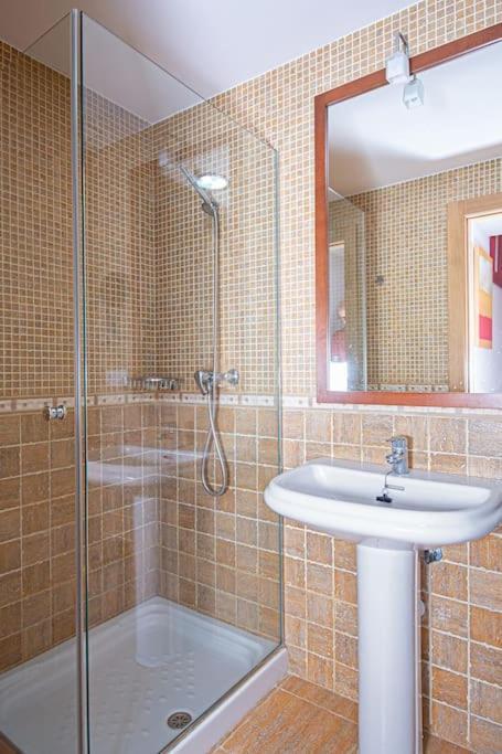 Sunny House With Great Sea Views, 3 Terraces, Private Heated Pool And Sauna La Herradura  Extérieur photo